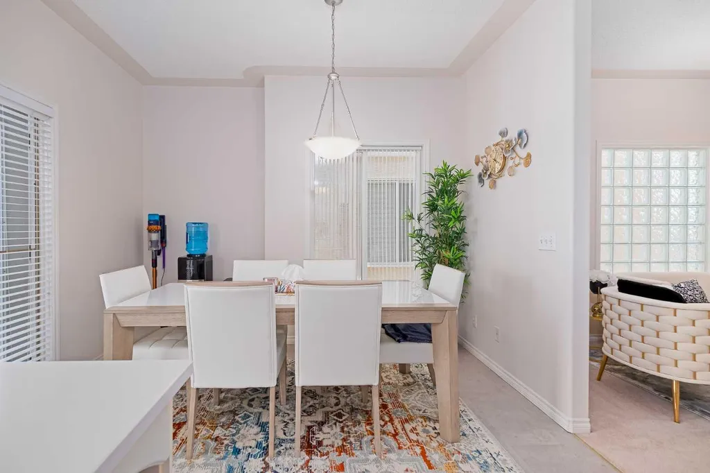 81 Sierra Morena Landing SW Calgary AB T3H 4K3