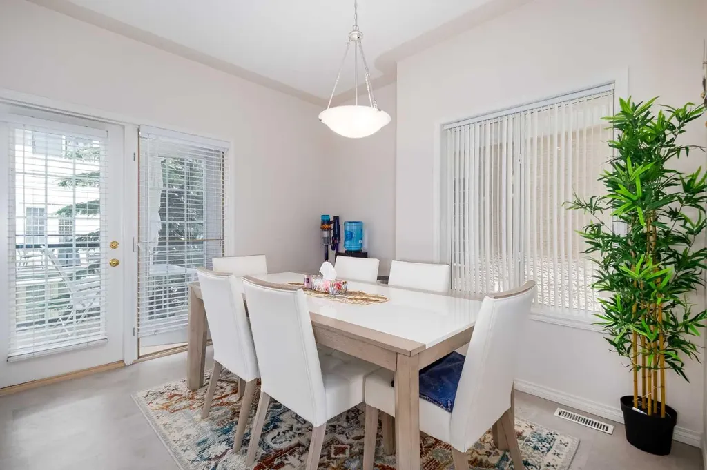 81 Sierra Morena Landing SW Calgary AB T3H 4K3