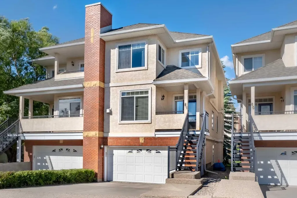 81 Sierra Morena Landing SW Calgary AB T3H 4K3
