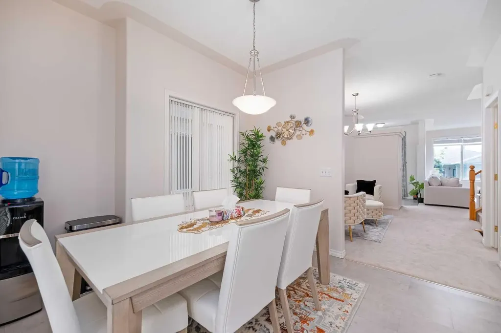 81 Sierra Morena Landing SW Calgary AB T3H 4K3