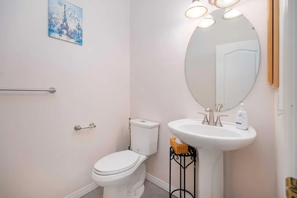 81 Sierra Morena Landing SW Calgary AB T3H 4K3