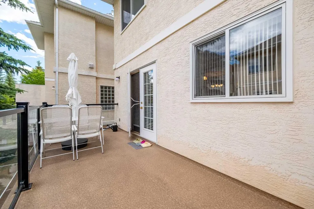81 Sierra Morena Landing SW Calgary AB T3H 4K3