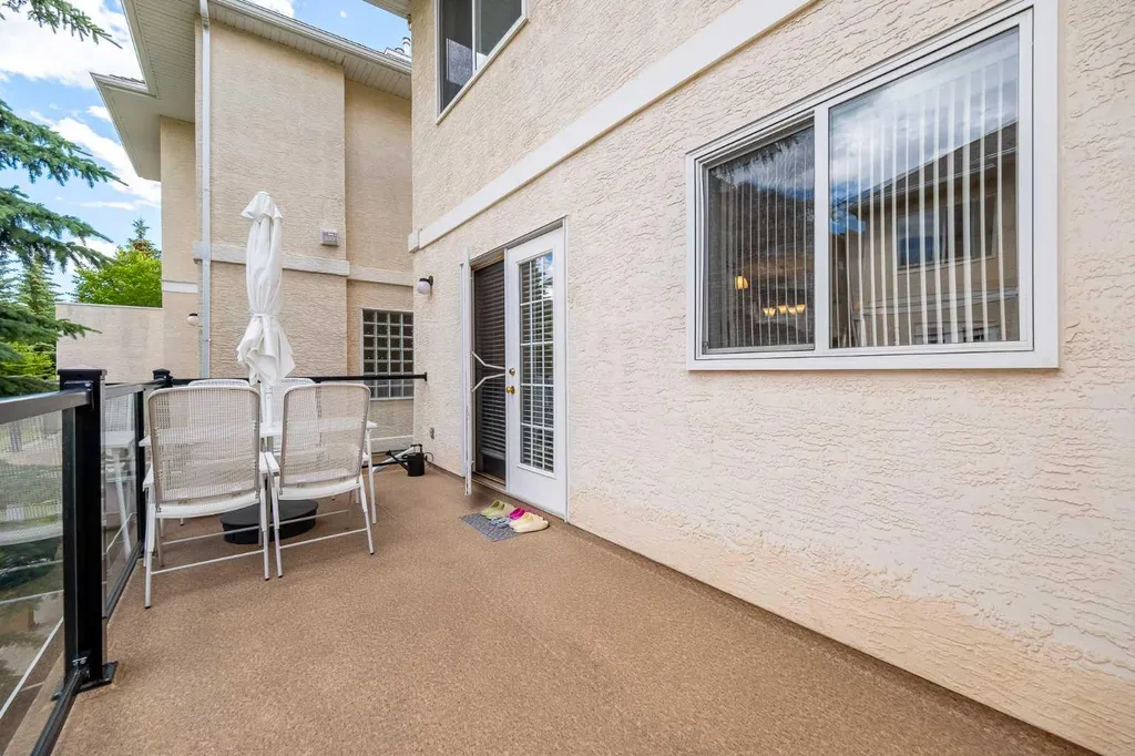 81 Sierra Morena Landing SW Calgary AB T3H 4K3