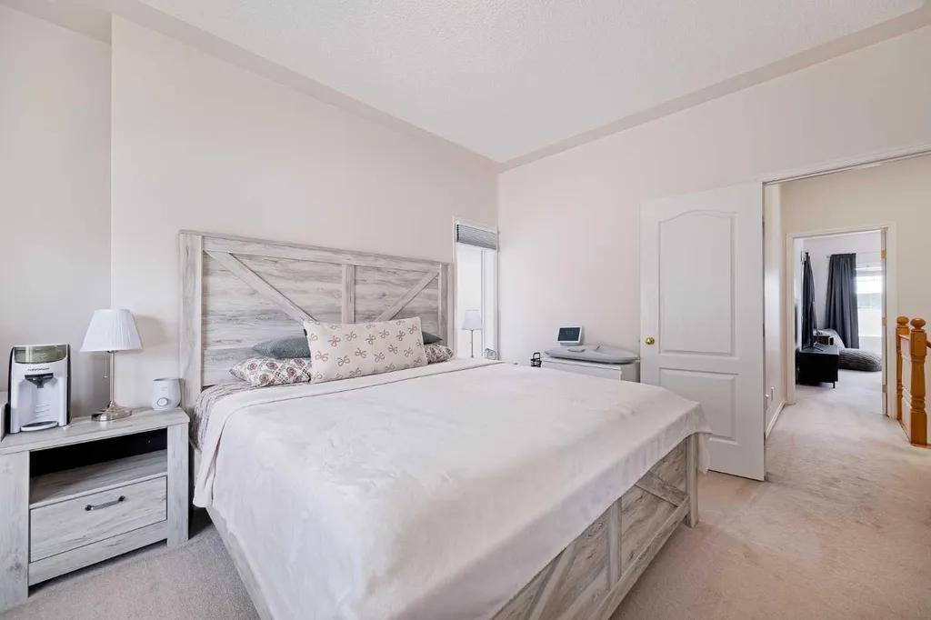 81 Sierra Morena Landing SW Calgary AB T3H 4K3