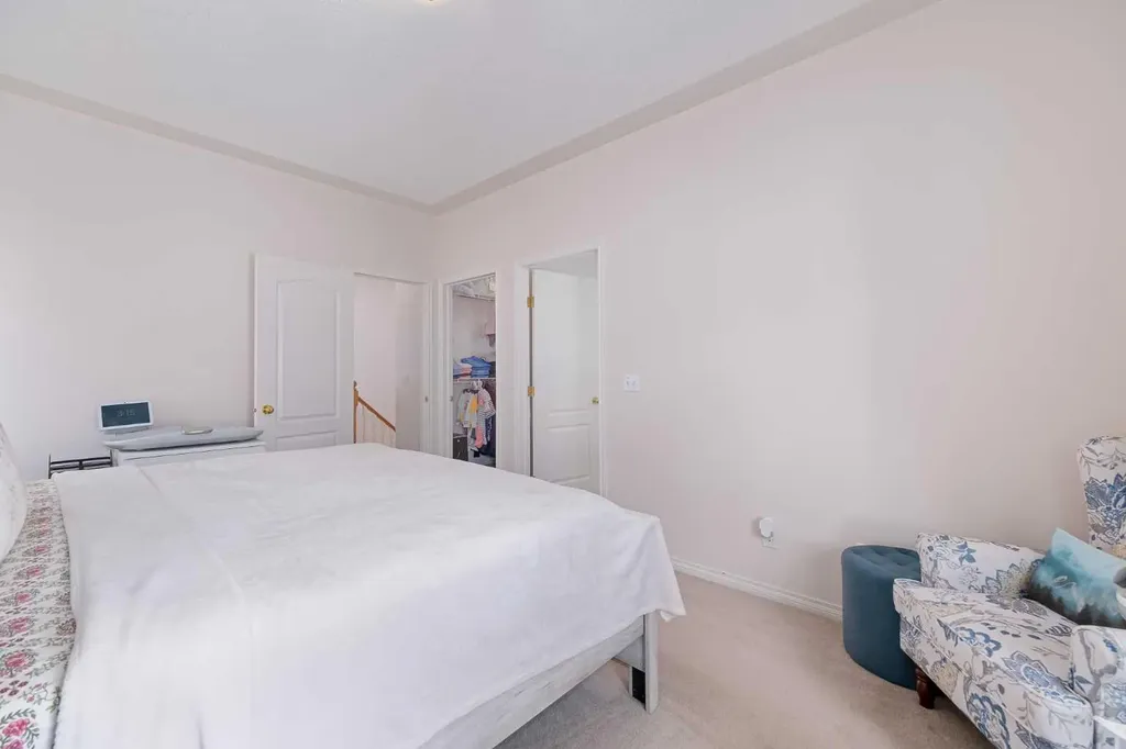 81 Sierra Morena Landing SW Calgary AB T3H 4K3
