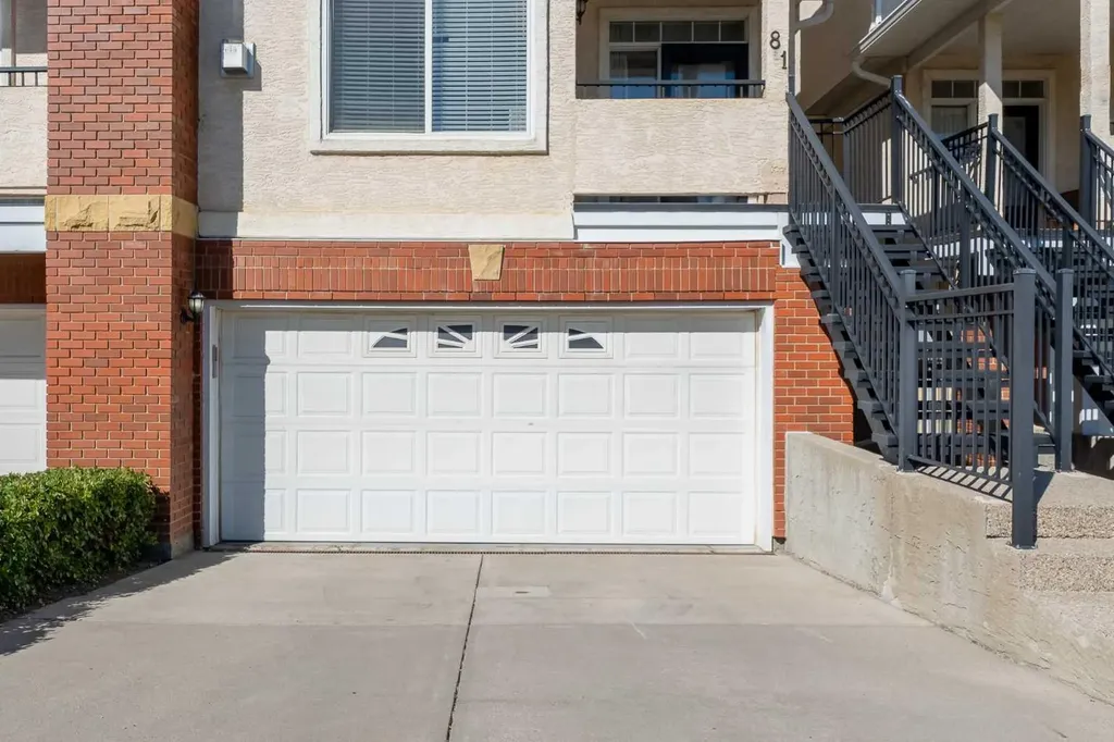 81 Sierra Morena Landing SW Calgary AB T3H 4K3