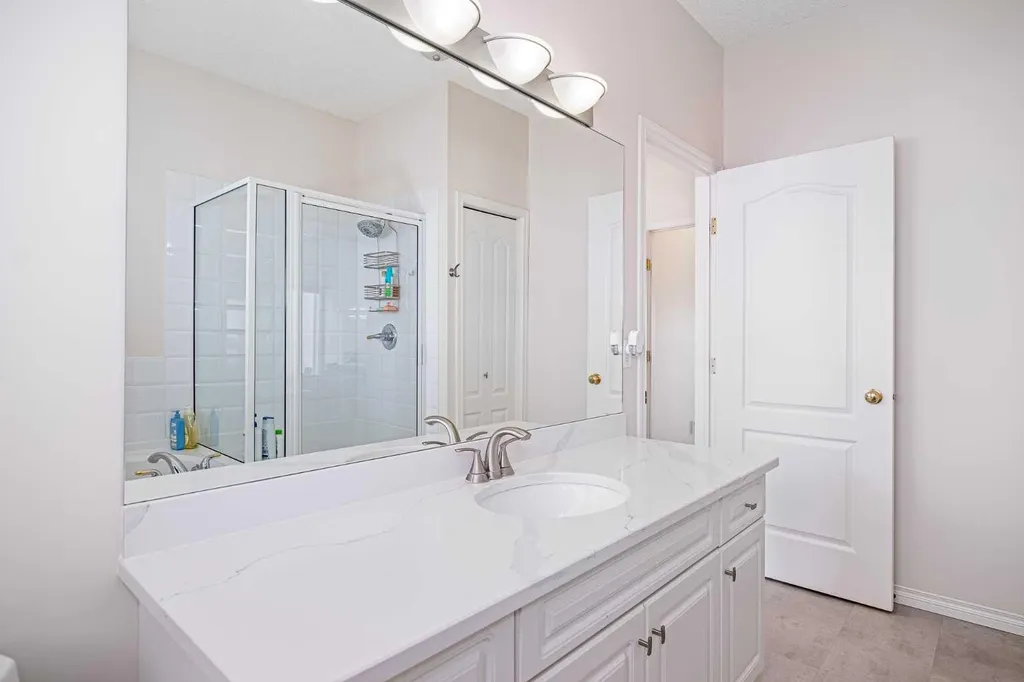 81 Sierra Morena Landing SW Calgary AB T3H 4K3