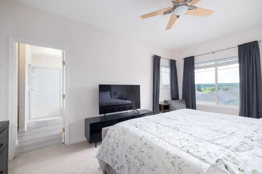 81 Sierra Morena Landing SW Calgary AB T3H 4K3