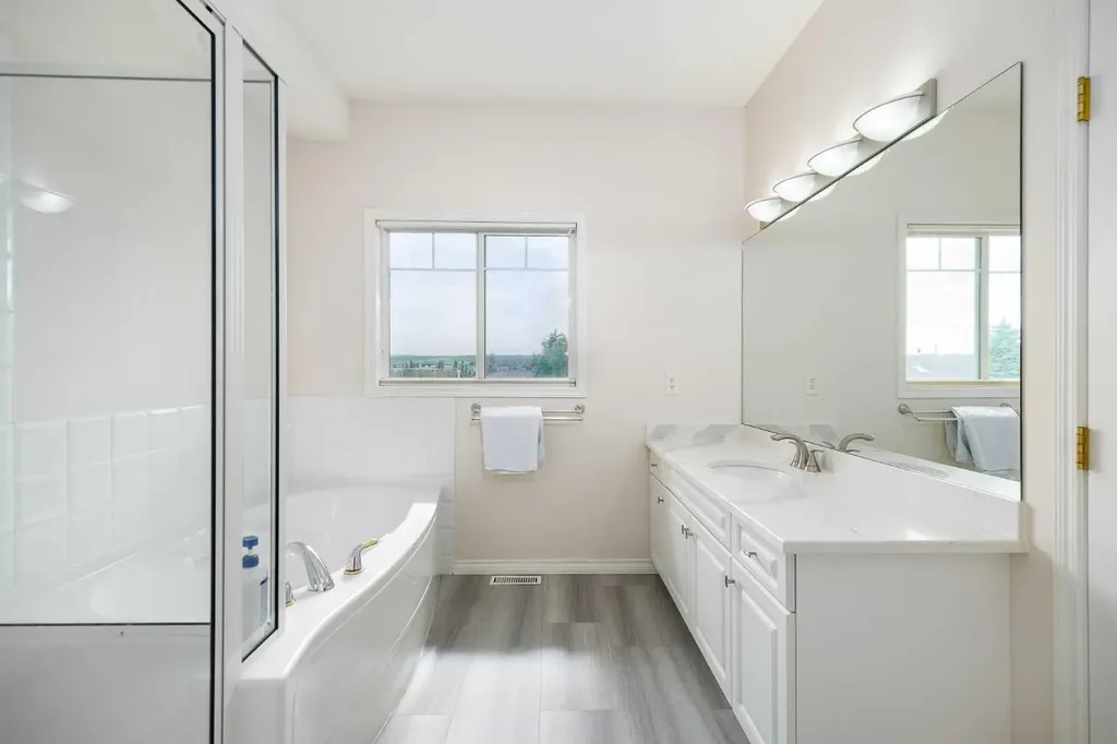 81 Sierra Morena Landing SW Calgary AB T3H 4K3