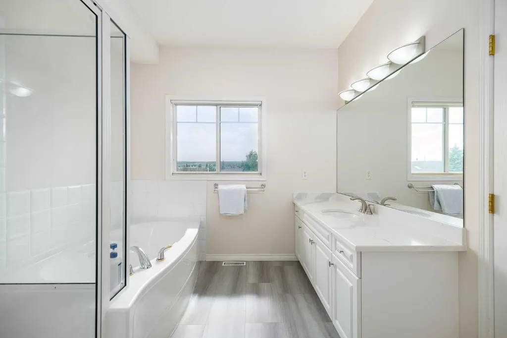 81 Sierra Morena Landing SW Calgary AB T3H 4K3