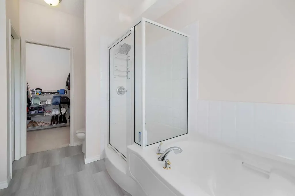 81 Sierra Morena Landing SW Calgary AB T3H 4K3