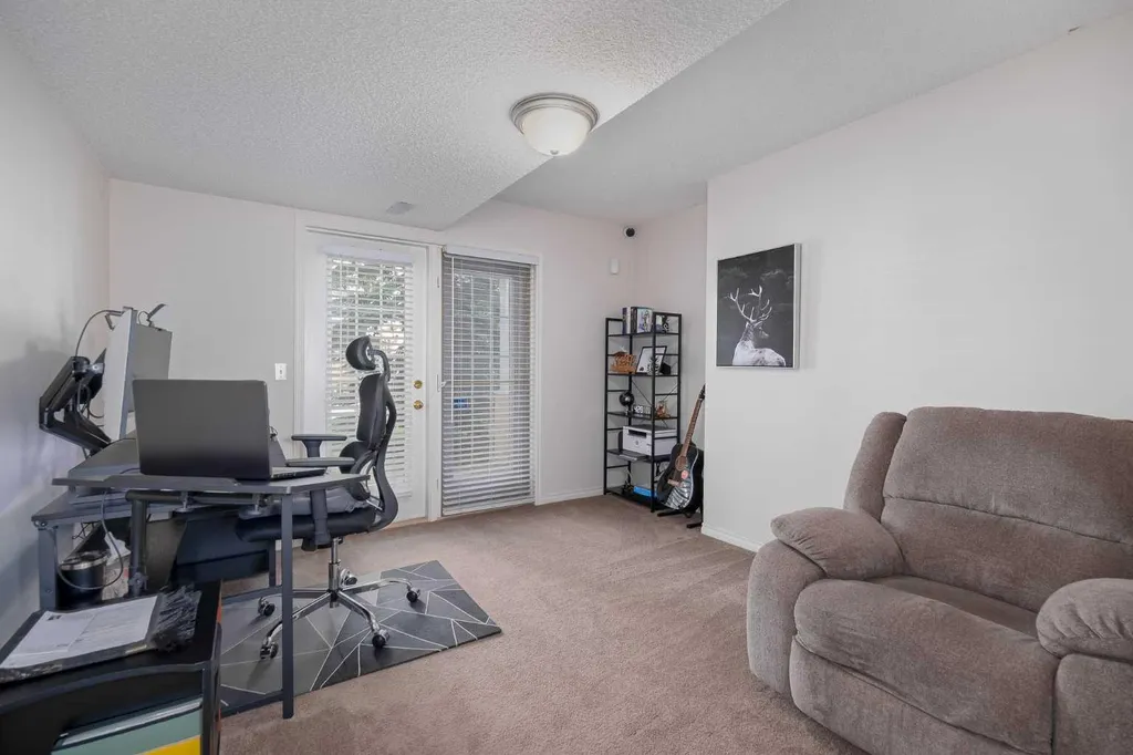 81 Sierra Morena Landing SW Calgary AB T3H 4K3