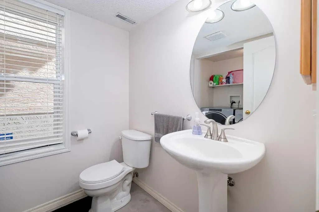 81 Sierra Morena Landing SW Calgary AB T3H 4K3