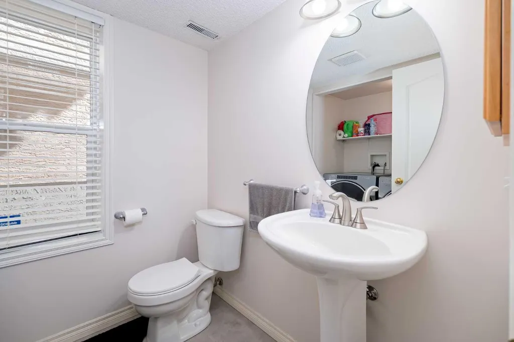 81 Sierra Morena Landing SW Calgary AB T3H 4K3