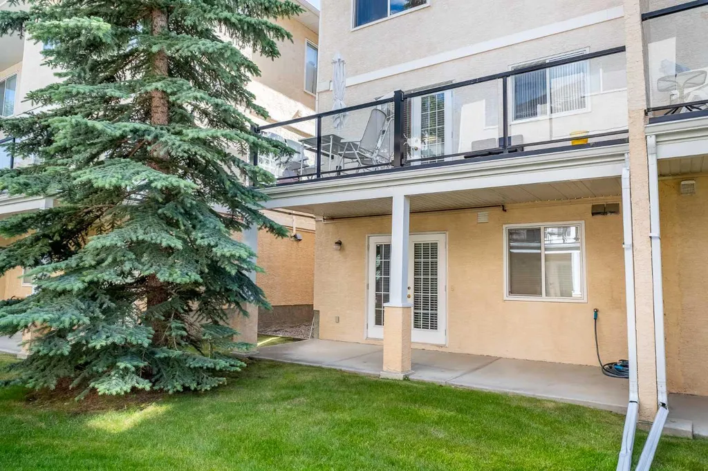 81 Sierra Morena Landing SW Calgary AB T3H 4K3