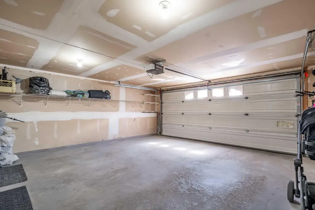 81 Sierra Morena Landing SW Calgary AB T3H 4K3