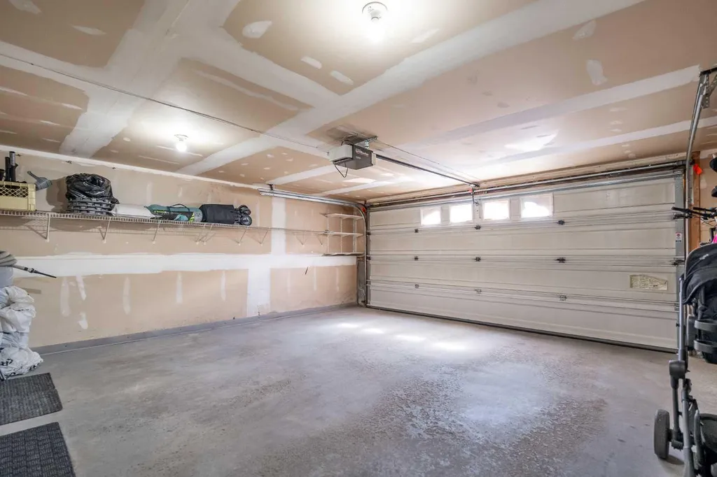 81 Sierra Morena Landing SW Calgary AB T3H 4K3