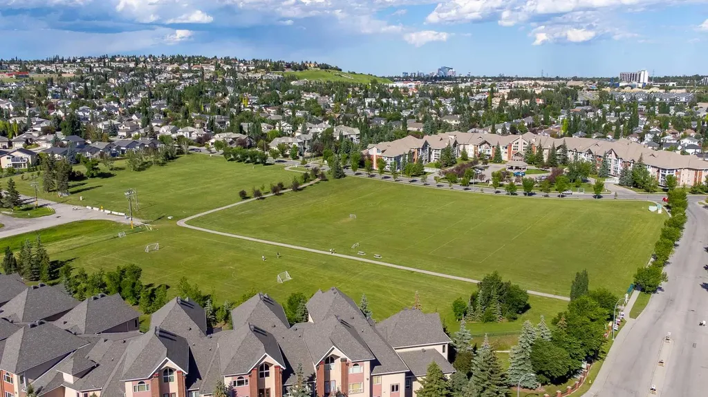 81 Sierra Morena Landing SW Calgary AB T3H 4K3