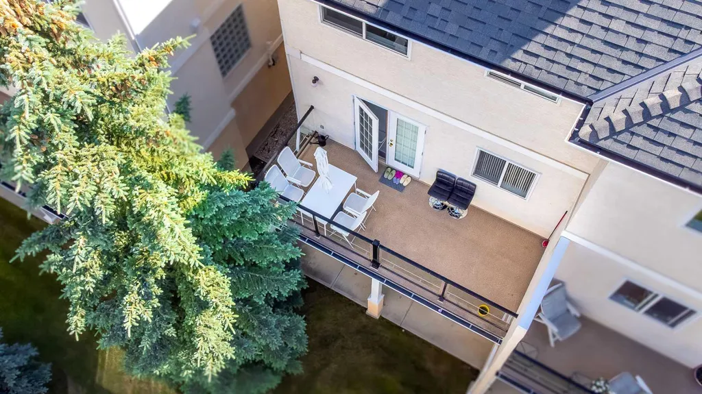 81 Sierra Morena Landing SW Calgary AB T3H 4K3