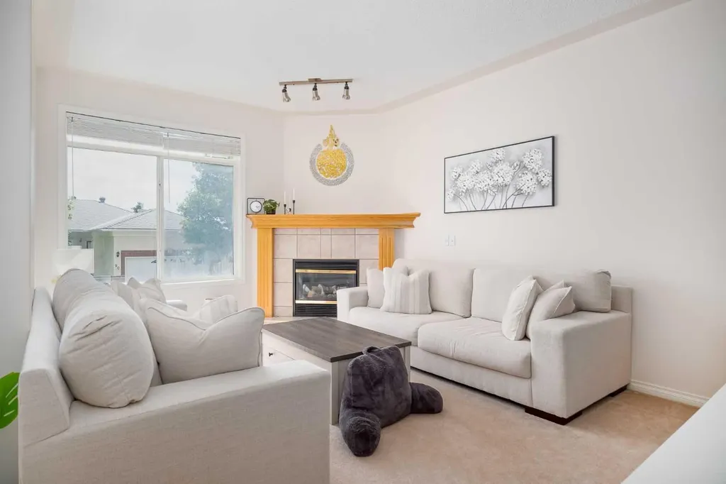 81 Sierra Morena Landing SW Calgary AB T3H 4K3