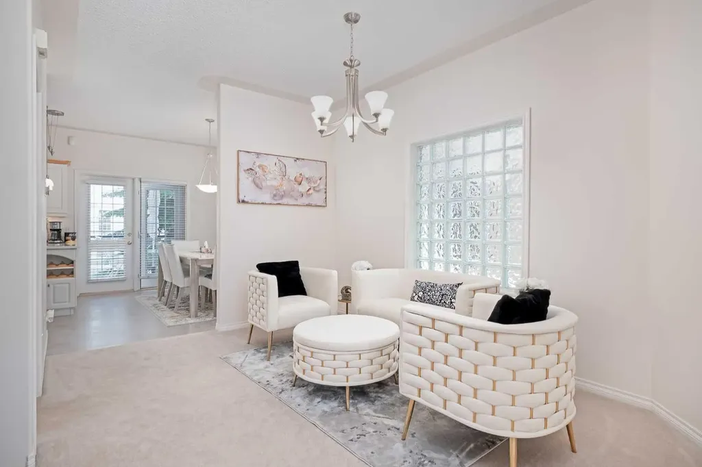 81 Sierra Morena Landing SW Calgary AB T3H 4K3