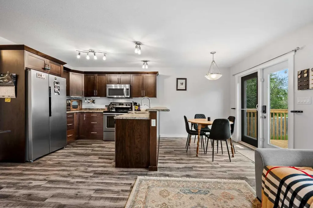 5002 51 Avenue Blackfoot AB T0B 0L0