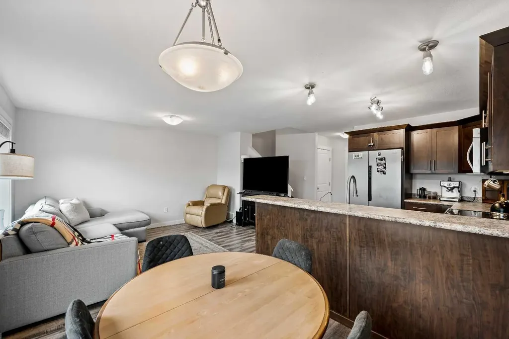 5002 51 Avenue Blackfoot AB T0B 0L0