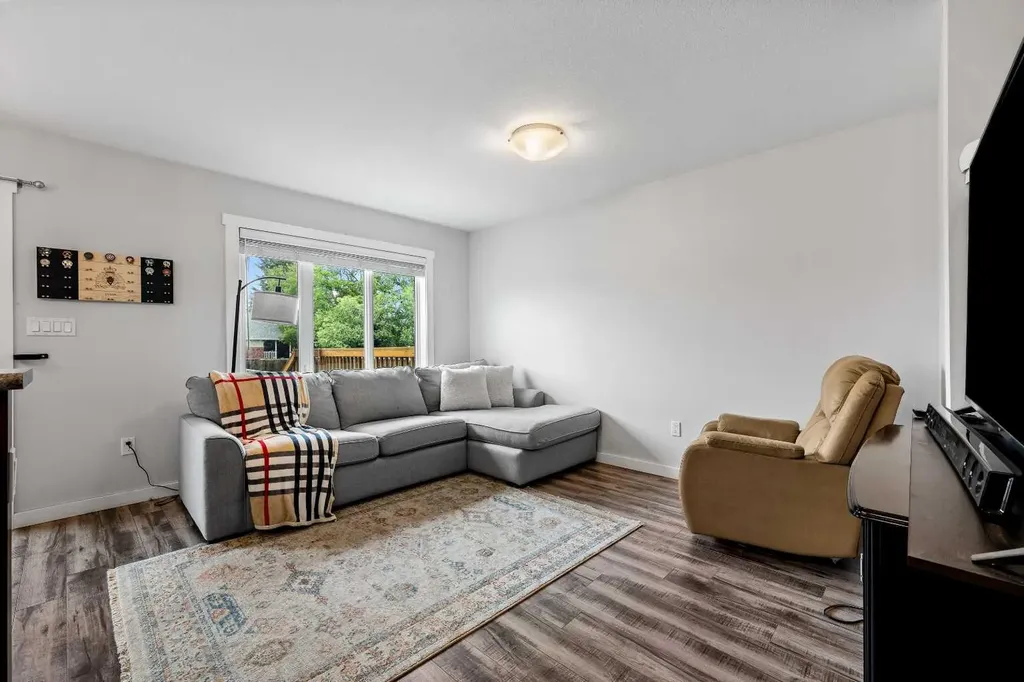 5002 51 Avenue Blackfoot AB T0B 0L0
