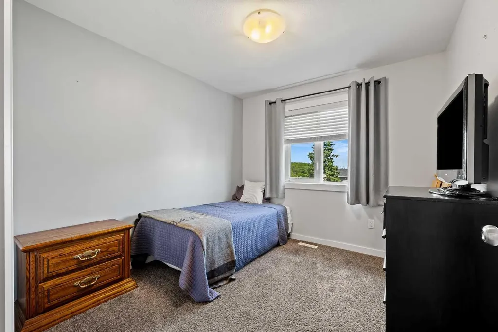 5002 51 Avenue Blackfoot AB T0B 0L0