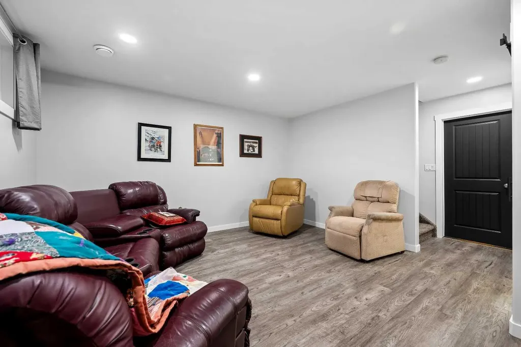 5002 51 Avenue Blackfoot AB T0B 0L0