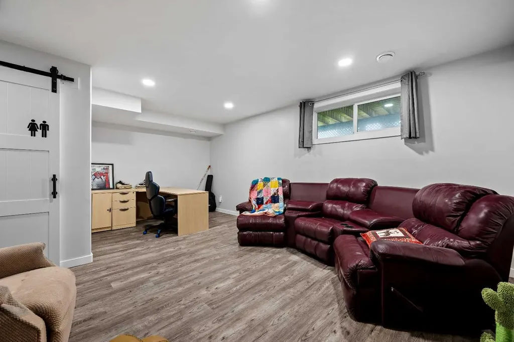 5002 51 Avenue Blackfoot AB T0B 0L0