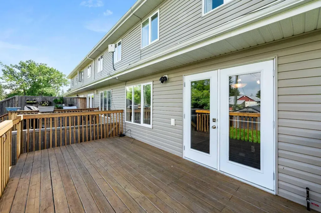 5002 51 Avenue Blackfoot AB T0B 0L0
