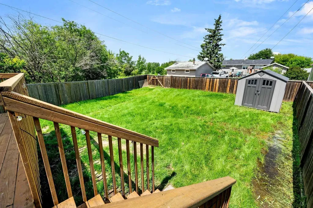 5002 51 Avenue Blackfoot AB T0B 0L0