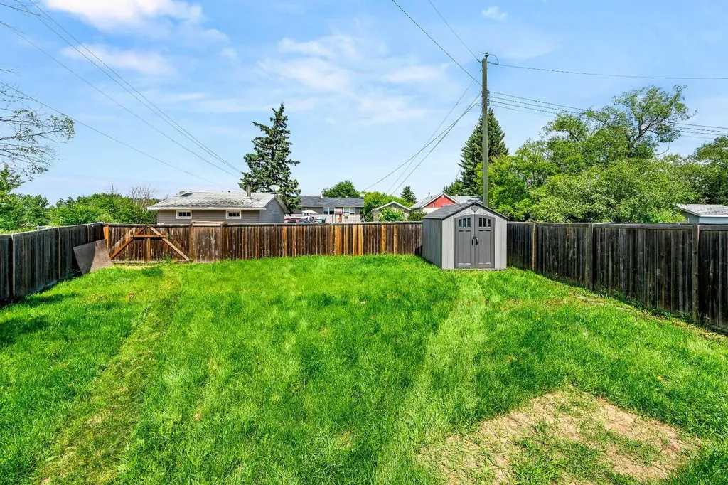 5002 51 Avenue Blackfoot AB T0B 0L0