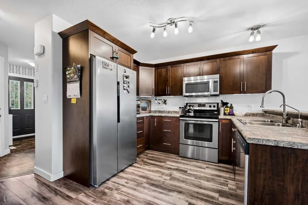 5002 51 Avenue Blackfoot AB T0B 0L0