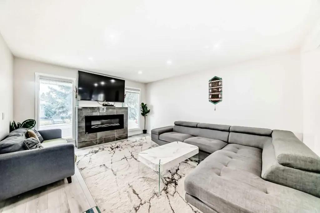 6712 23 Avenue NE Calgary AB T1Y1V4