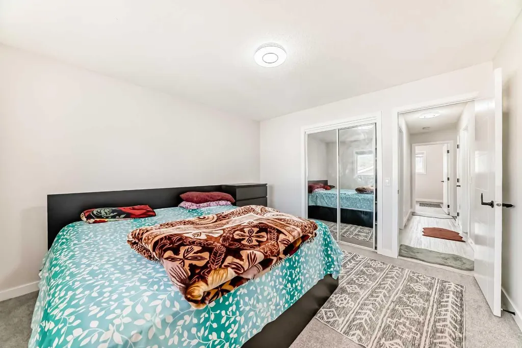 6712 23 Avenue NE Calgary AB T1Y1V4