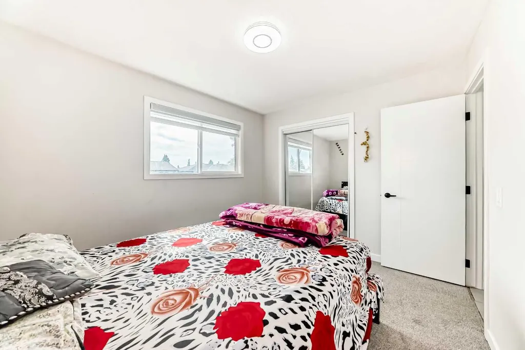6712 23 Avenue NE Calgary AB T1Y1V4
