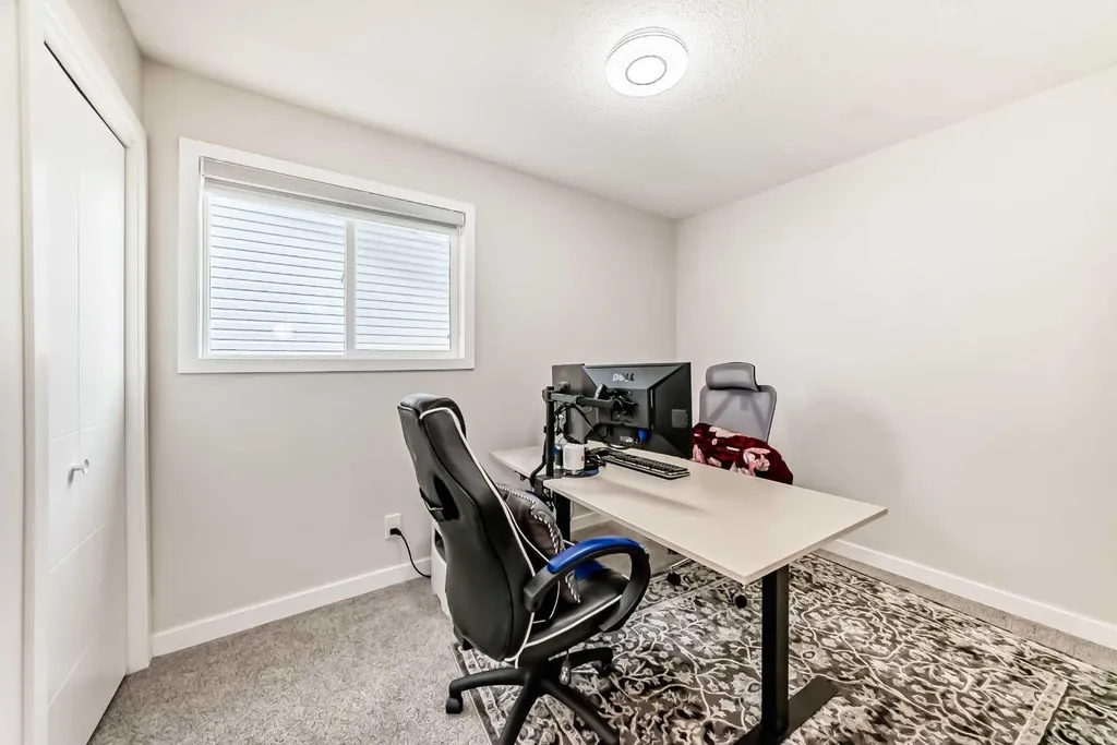 6712 23 Avenue NE Calgary AB T1Y1V4