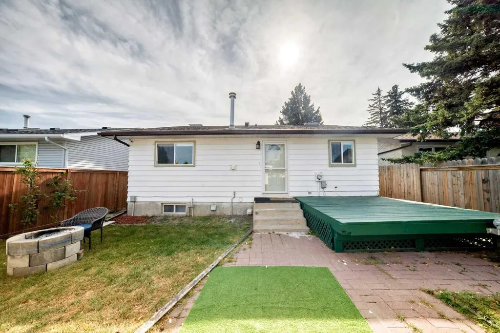 6712 23 Avenue NE Calgary AB T1Y1V4