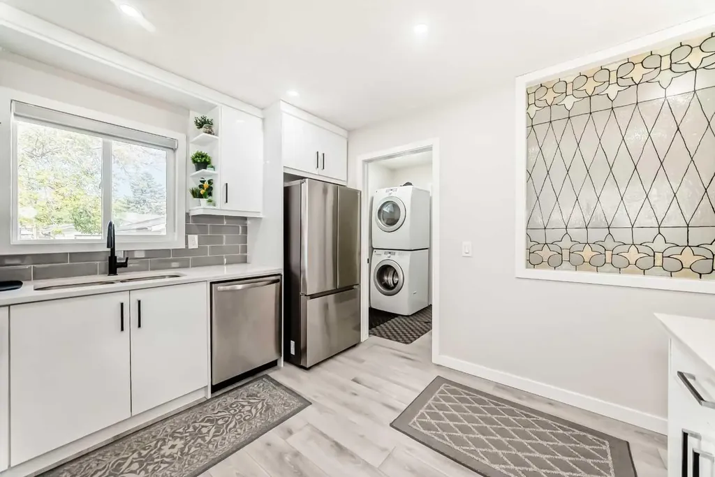 6712 23 Avenue NE Calgary AB T1Y1V4