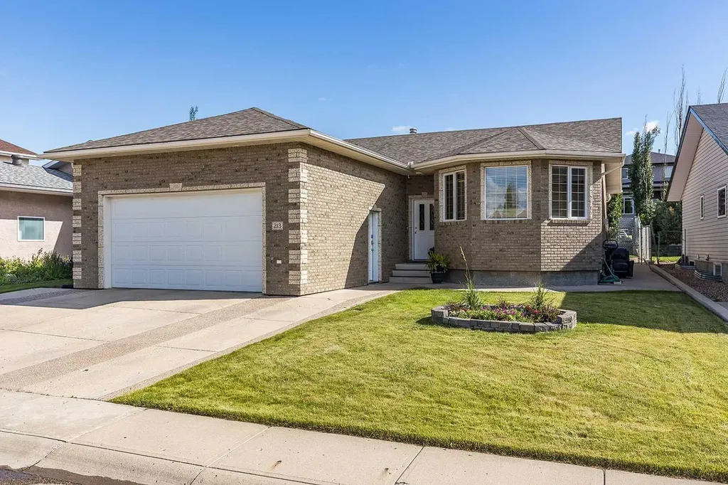 213 Sunrise Circle SW Medicine Hat AB T1B 4N9