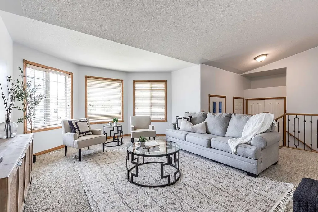213 Sunrise Circle SW Medicine Hat AB T1B 4N9
