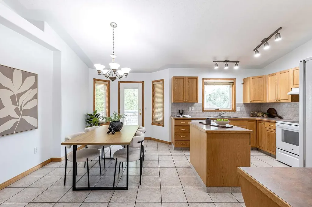 213 Sunrise Circle SW Medicine Hat AB T1B 4N9