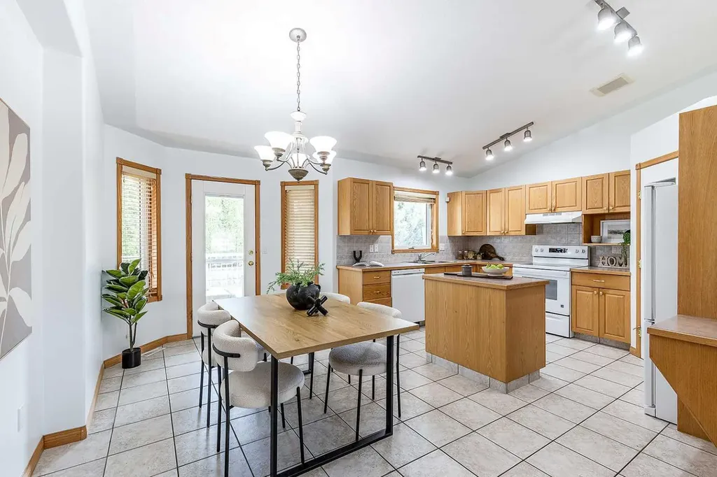 213 Sunrise Circle SW Medicine Hat AB T1B 4N9