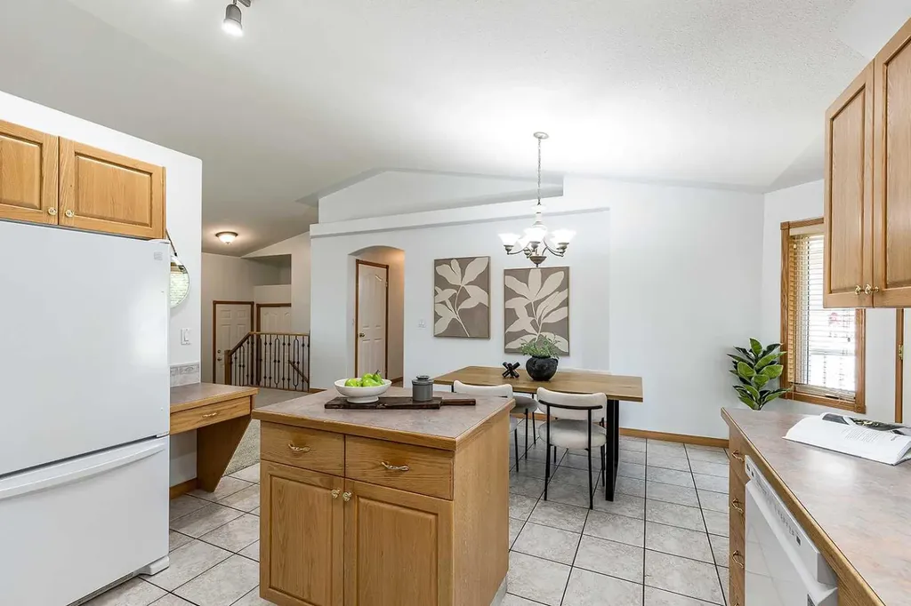 213 Sunrise Circle SW Medicine Hat AB T1B 4N9