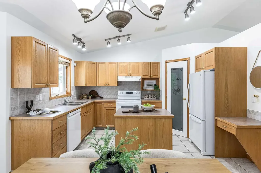 213 Sunrise Circle SW Medicine Hat AB T1B 4N9