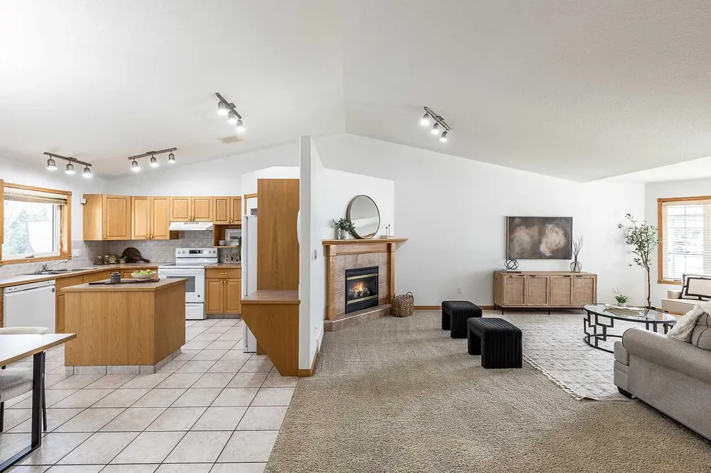 213 Sunrise Circle SW Medicine Hat AB T1B 4N9