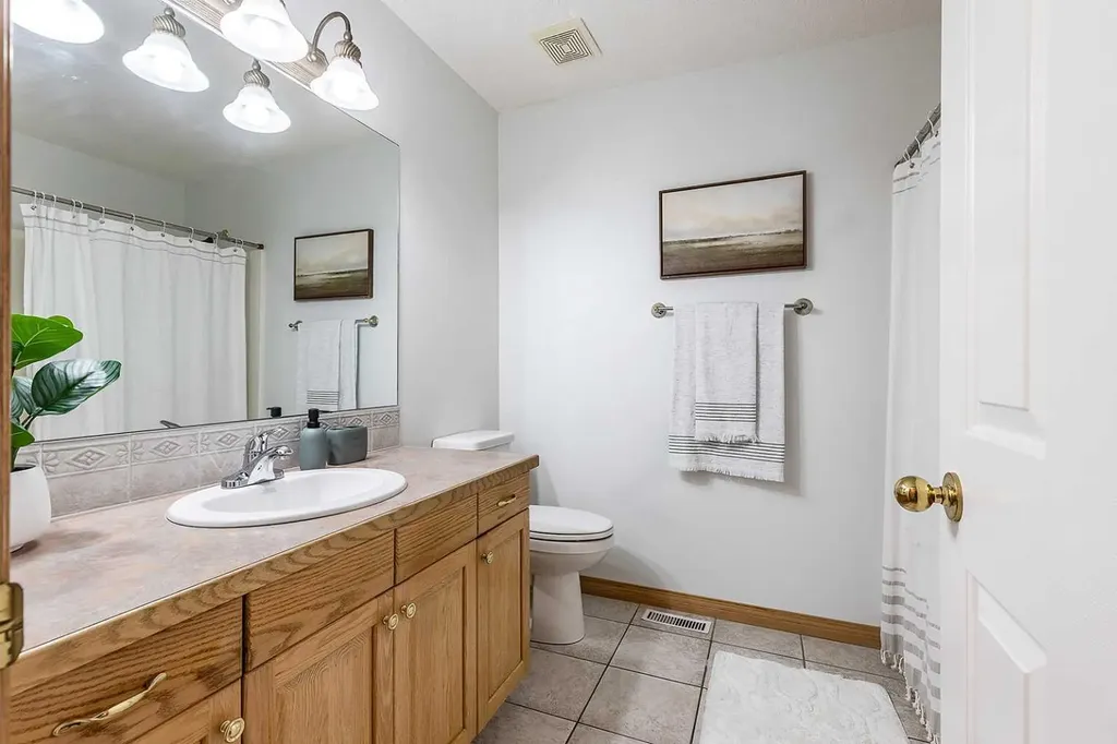 213 Sunrise Circle SW Medicine Hat AB T1B 4N9