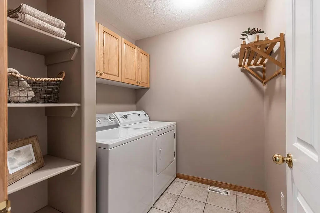 213 Sunrise Circle SW Medicine Hat AB T1B 4N9